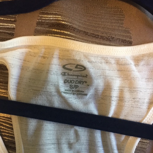 Workout top - Picture 3 of 3